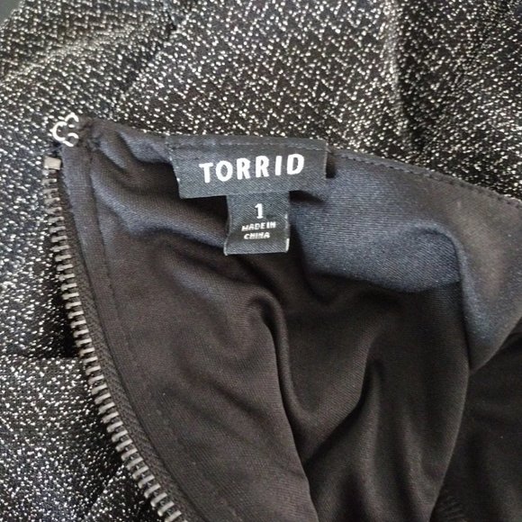 TORRID‎ Black & Silver Shimmer Knotted dress Sz. 1 (1X) - Picture 12 of 12